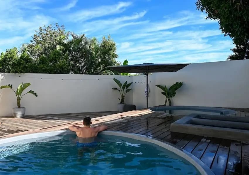 Vikasati Bathhouse, Southport, outdoor contrast therapy pools under open sky