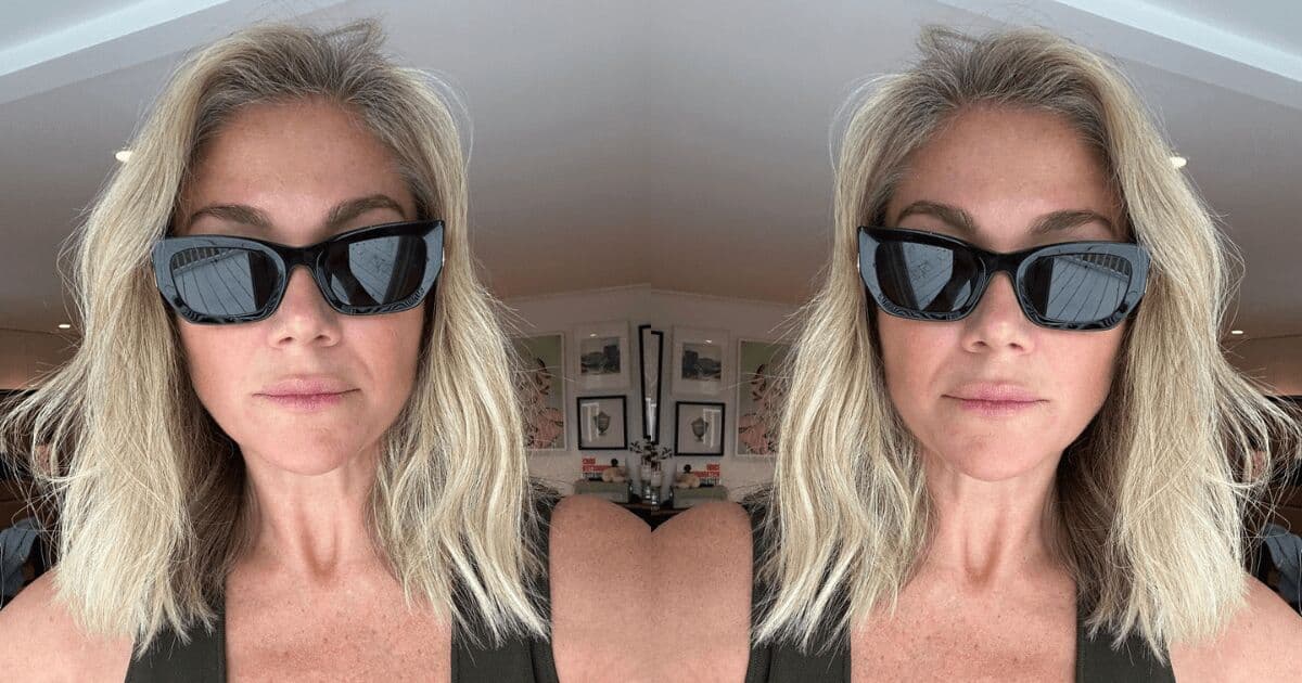Colette, 43, smiling in a headscarf during breast cancer treatment, a story of resilience and beauty