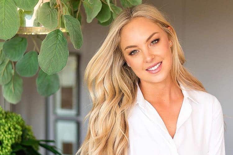Jessica Sepel, clinical nutritionist and JSHealth founder, smiling in professional portrait