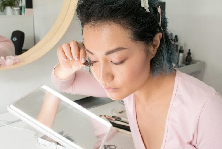 False lashes mirror