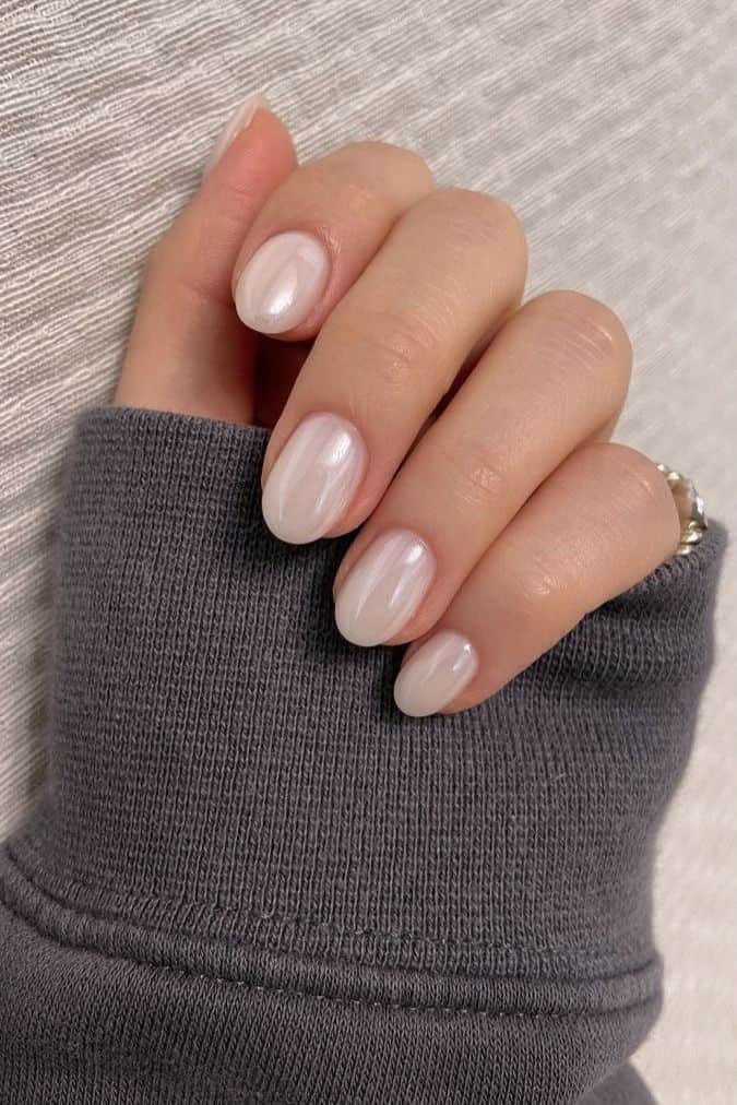 Chrome Nails: A Metallic Marvel