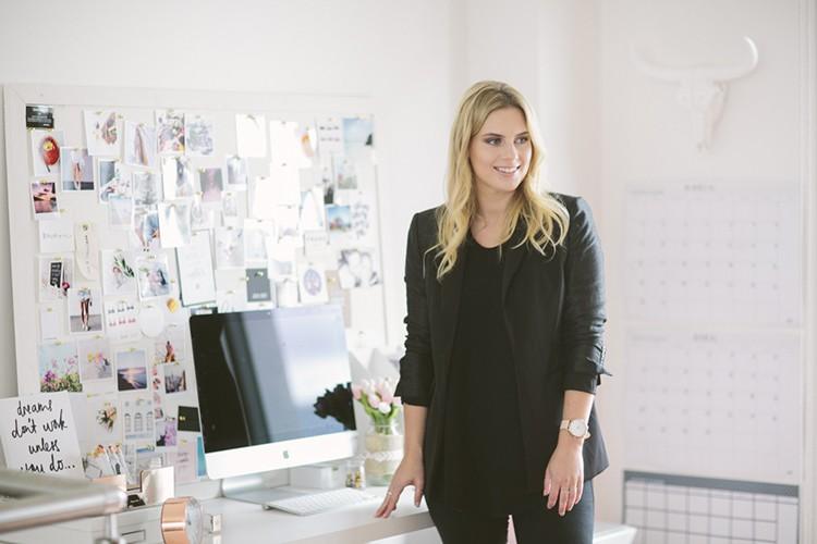 Lisa Hamilton fashion and travel blogger portrait