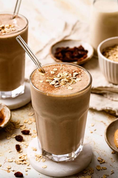 1. Oatmeal Raisin Cookie Smoothie