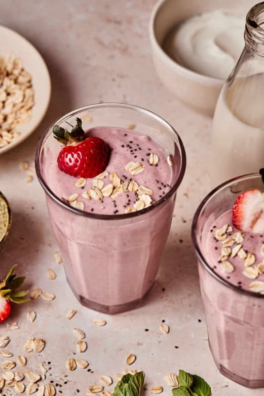 3. Low-Sugar Strawberries N’ Cream Smoothie